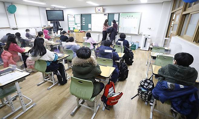 지난 1월 28일 서울의 한 초등학교에서 학생들이 수업을 하고 있다. 뉴시스