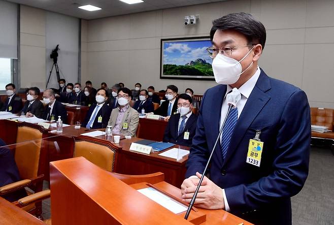 Posco Chief Executive Officer Choi Jung-woo speaks during a parliamentary committee hearing on Monday. (Yonhap)