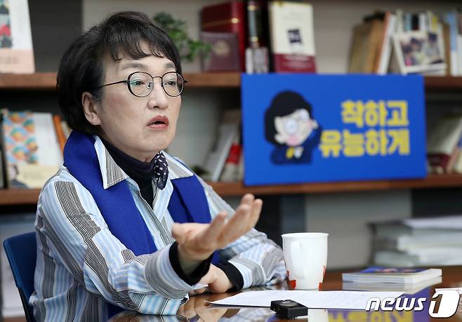 김진애 열린민주당 의원이 22일 뉴스1과 인터뷰를 하고 있다. 2021.2.22/뉴스1 © News1 박세연 기자