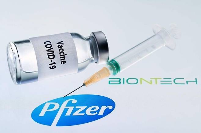 화이자와 바이오엔테크가 공동 개발한 코로나19 백신 자료사진. AFP 연합뉴스