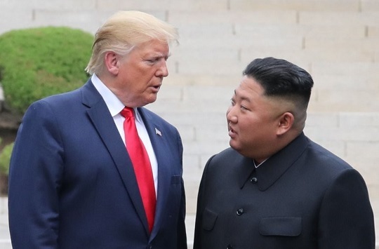 도널드 트럼프 전 미국 대통령(왼쪽)과 김정은 북한 국무위원장. 연합뉴스