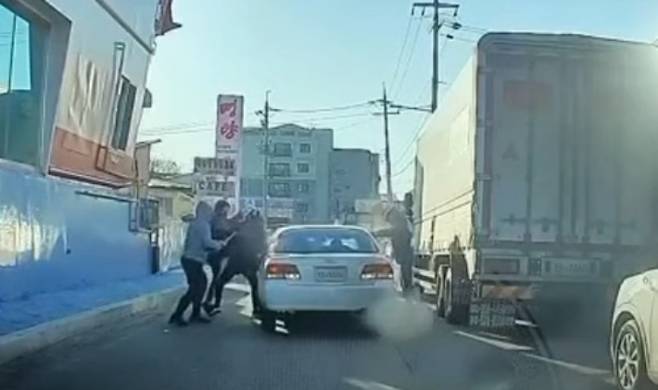 폭행 장면이 담긴 블랙박스 영상. 연합뉴스