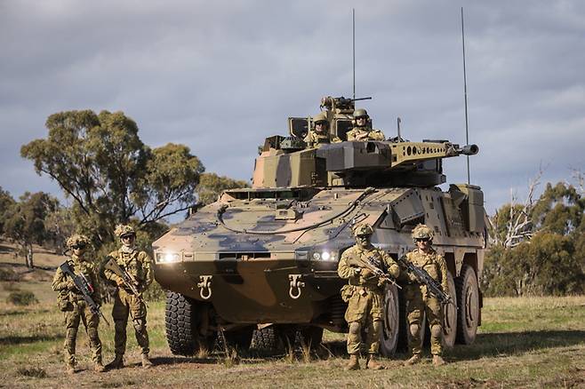 라인메탈 디펜스는 2018년 3월 LAND 400 2단계 사업, 즉 호주 육군의 차륜형 장갑차 도입사업에서 이겨 자사의 복서 차륜형 장갑차 210여 대를 납품하고 있다. 사진=호주 육군