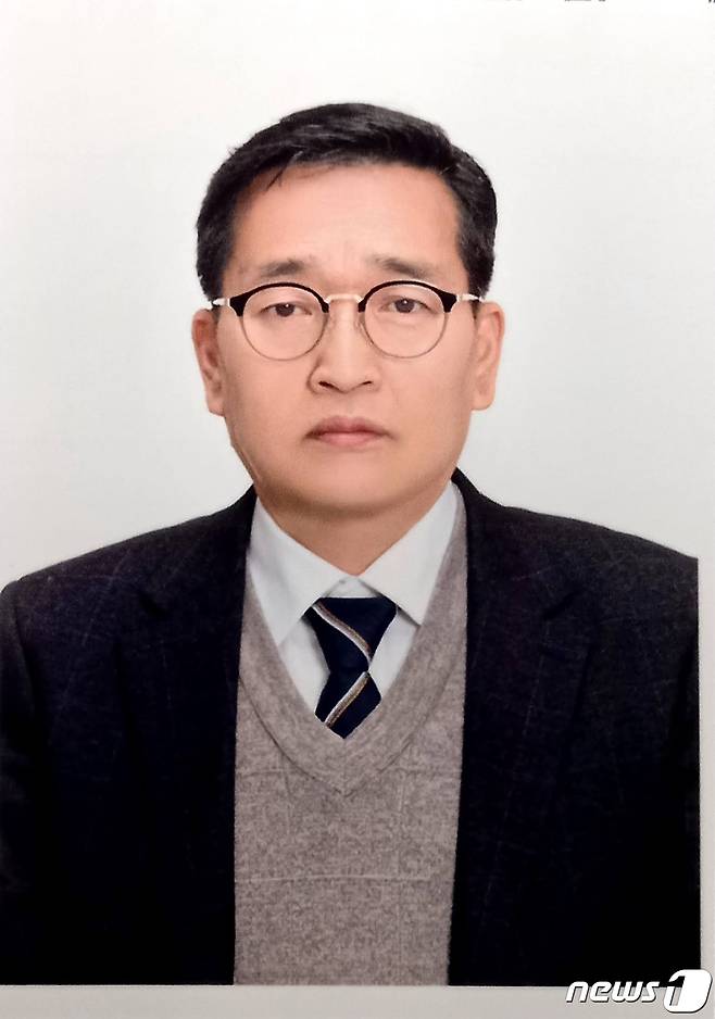 19대 옥천문화원장에 선출된 유정현씨© 뉴스1