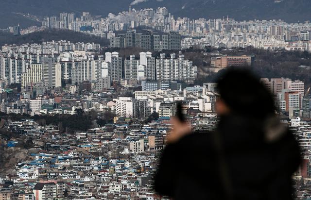 서울 남산에서 보이는 아파트 단지 모습. 뉴스1