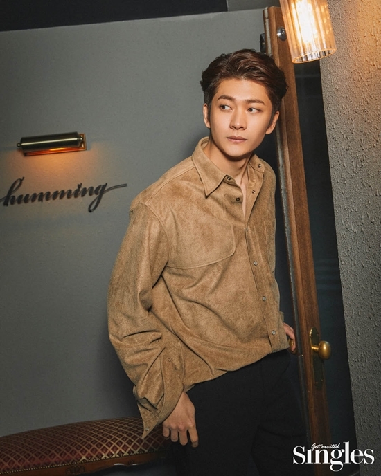 Lifestyle magazine Singles has released the anti-charismo portrait of actor Kang Tae-oh, who Acted the film, a college student who goes straight to a beloved woman in the drama Run On.In this photoreal, Kang Tae-oh showed a strong anti-war charm of masculine eyes and charisma with a completely different appearance from the character in the work that boasted a dungy with a charming eye.Especially, his superior visuals, which sexyly digested even white shirts, were the back door of the female staff on the set.Kang Tae-oh is currently filming his next film, One day a fall came into my house.He is generous to others, but he is thorough to himself. The goal is to finish the work that I am shooting now and then meet good works again.If you look too far, you will have a sense of separation. He expressed his belief that he would do his best to do what he was given right away.Kang Tae-oh said, Dreams have been an actor since elementary school.I thought, I wish people could be happy and sad when I saw my act, and I went to the school theater department. Didnt my peripherals always hold on because they were filled with good people?I think I have taken a step forward with a little eye on the accumulation of filmography, he said.Especially, I hope that there will be failure and scarring in living.I hope that I can live my life more wisely based on that experience. He said that the courage and passion that does not fear tomorrow was conveyed.On the other hand, Kang Tae-oh gave up his first love for his career in One day, a fall came into my house, but eventually he played Lee Hyun-gyu, who regrets it.Park Bo-young, Seo In-kook, etc., co-work with Imeria writer and Kwon Young-il PD.Kang Tae-ohs reversal phototorial, which is doing its best at this moment more than anyone else, can be found in the March issue of Singles and the Singles website.Photo = Singles