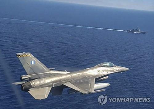 지난해 8월 동지중해 상공을 비행 중인 그리스 F-16 전투기 [그리스 국방부 제공. 재판매 및 DB 금지]