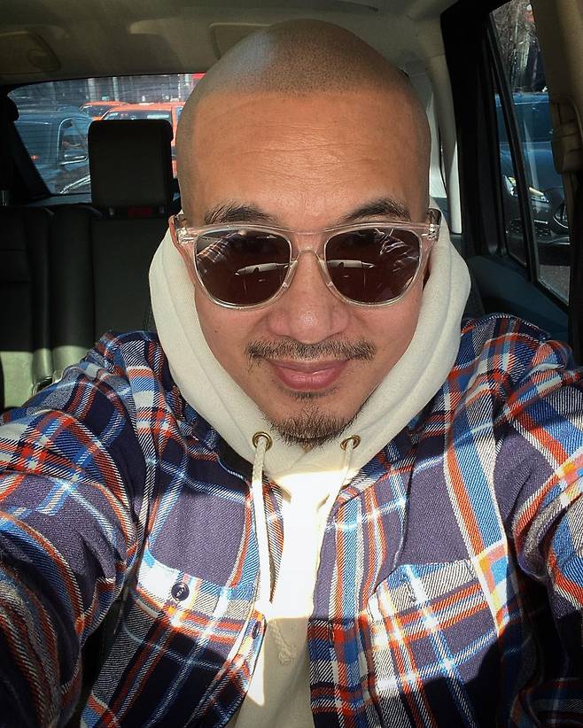 Singer Koo Jun Yup reveals recent status after scalp TattooKoo Jun Yup posted a picture on his Instagram on the 26th with an article entitled I like the weather, I feel good and I have a head!! Hahahahaha.The photo was released by Koo Jun Yups Selfie, who smiled at the camera and looked at him with a confident expression.Koo Jun Yups visuals, which are much younger after scalp Tattoo, stand out.Koo Jun Yup recently became a hot topic after revealing that he did scalp Tattoo.Koo Jun Yup confessed that the reason for pushing his head was because of hair loss, and he did scalp Tattoo with natural line.Koo Jun Yup, who finished scalp Tattoo over a few parking spaces, said, I am surprised to see if I raise my head around me again. I look natural and young.