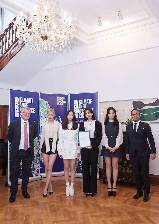 BLACKPINK and Simon Smith, the British Ambassador to South Korea, pose for a portrait during an event at the ambassador’s residence in Seoul. (provided by YG Entertainment)