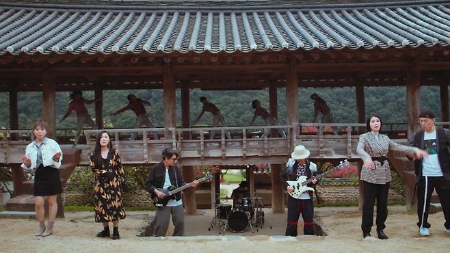 Band Leenalchi is seen performing in a scene from the Korea Tourism Organization's "Feel the Rhythm of Korea" video series. (KTO)