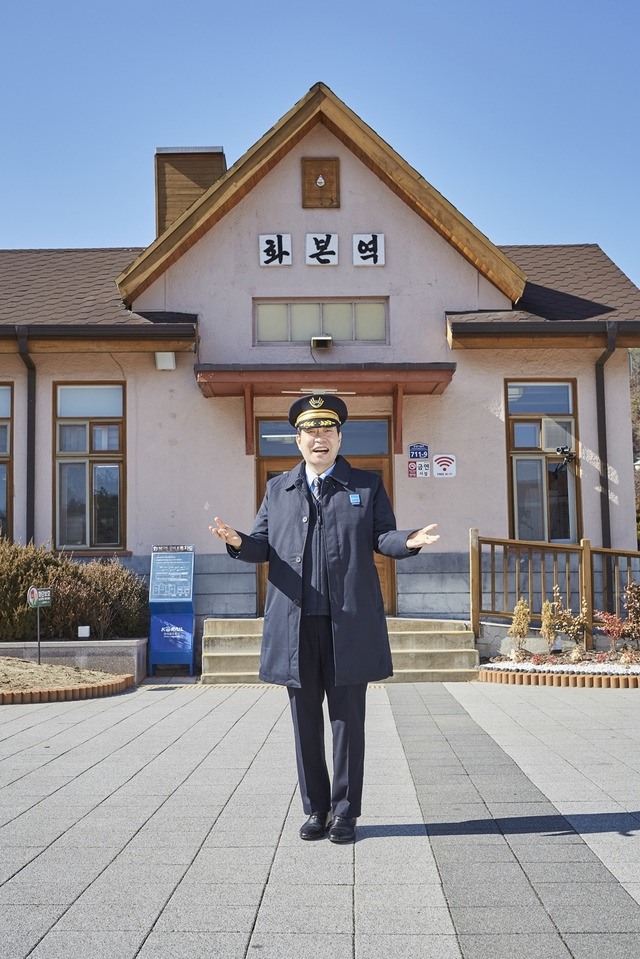 [서울=뉴시스] MBC TV 새 예능물 '손현주의 간이역'에 출연하는 손현주 (사진 = MBC) 2021.2.26. photo@newsis.com