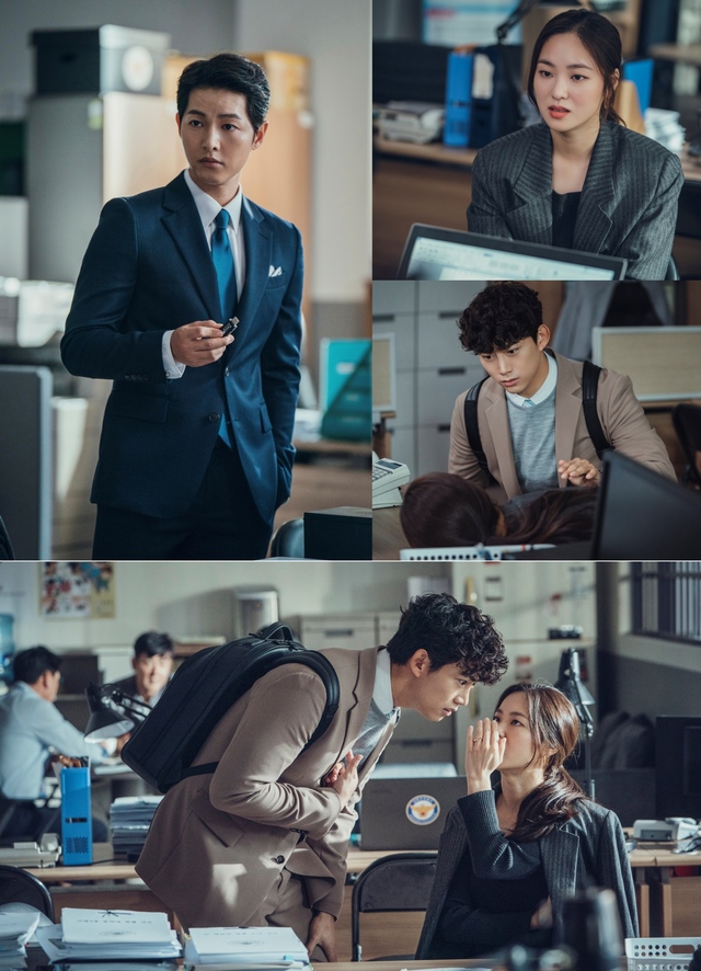The TVN weekend drama Vinsenzo captured the images of Vincenzo (Song Joong-ki), Hong Cha-young (Jeon Yeo-been), and Jang Jun-woo (Ok Taek-yeon) who faced at Police on the 26th.The photo released on the day showed Vincenzo, Hong Cha-young and Jang Joon-woo in Police.It raises the question of how Hong Cha-young, who never loses to a certain opponent, fell into a trap and what happened to him.The photo shows Jang Jun-woo, who ran to Police for a month, and it is interesting to see Hong Cha-young, who secretly delivers the situation to Jang Jun-woo.Vincenzo also made his debut at Police. Vincenzo, who entered Police with a brilliant visual. The USB in his hand raises his curiosity.The relationship between Vincenzo and Hong Cha-young, which is unexpectedly intertwined, is also a point that stimulates expectations.The production team said, Vinsenzo, Hong Cha Young and Jang Jun Woo will be involved in the Babel Pharmaceutical case. Choi Myung-hee (Kim Yeo-jin), the best swordsman of the South East District Prosecutors Office, will join the idol and Babels counterattack will begin in earnest. Meanwhile, the third episode of Vinsenzo will be broadcast at 9 pm on the 27th.sympathy media