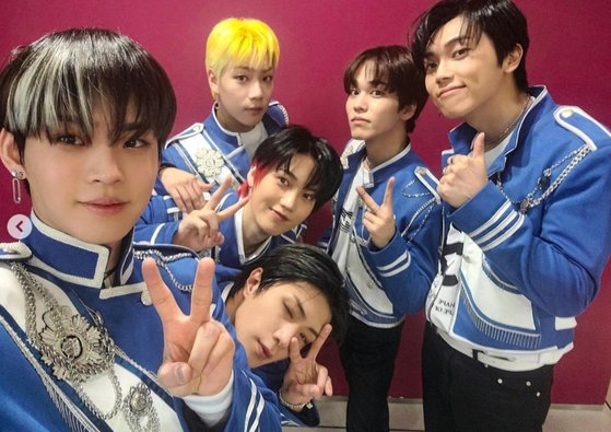 Show! Music Core Celebratory photo by group ONFThis was released.On the 27th, ONF official SNS posted two photos with the article OnFA Beautiful Mind if you express todays coolness in words.The photo shows MK, Yu, Etion, With, Jayas and Wyatt standing side by side in blue uniform stage costumes.The warm smile of the six members and the attractive visuals catch the eye.Fans who responded to the photos responded such as It was the best today, A Beautiful Mind ONF and Blue Revenge Legend.On the other hand, ONF released its first full-length album ONF: MY NAME on the last 24 days and is making a comeback with the title song Beautiful Beautiful (A Beautiful Mind A Beautiful Mind).