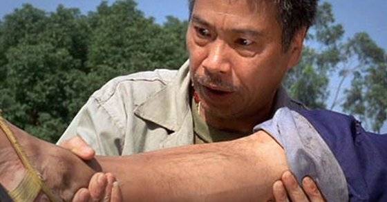 영화 ‘소림축구’에서 축구감독 명봉 역을 유머러스하게 소화했던 우멍다. [유튜브 캡처]