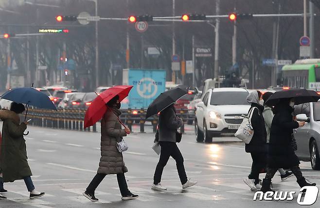 1일 전북은 아침 서부부터 비가 시작돼 오전에 전지역으로 확대되겠다./뉴스1 © News1 공정식 기자