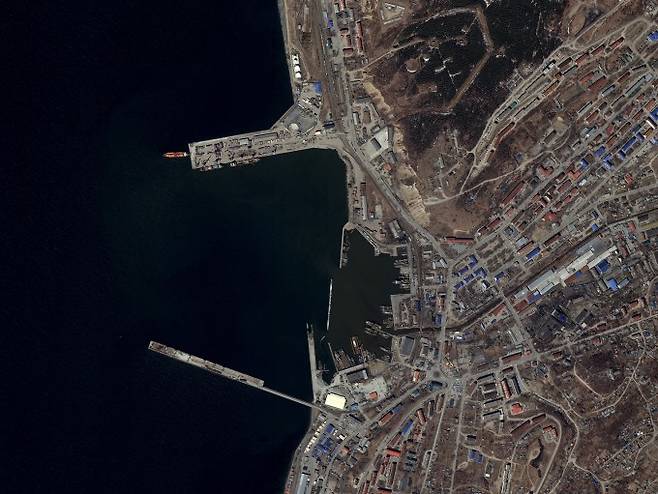 일제 시대 강제징용지 가운데 하나였던 러시아 사할린 코르사코프 항구. 다목적실용위성 3A호로 작년 4월 촬영했다. 사진 제공 과학기술정보통신부