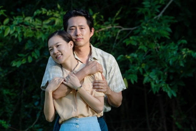 한국계 미국인 리 아이삭 정(정이삭) 감독의 영화 ‘미나리’(사진)가 미국 골든글로브에서 최우수외국어영화상을 수상했다. 사진은 영화 '미나리' 스틸 / 사진제공=판씨네마