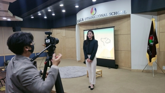 김주영 리포터가 경인여대 펫토탈케어과에 대해 소개하고 있다 / 사진=서형석 기자