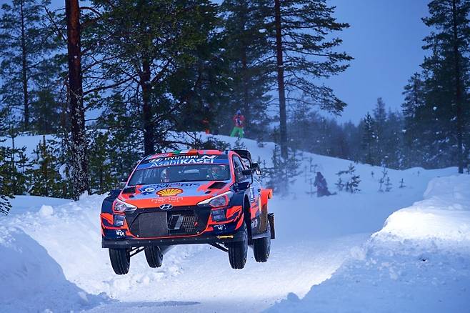 WRC 최초로 북극권에서 열린 이번 북극 랠리는 핀란드 최북단에 위치한 라플란드(Lapland)의 행정수도이자 상업중심지인 로바니에미 인근에서 치러졌다. /사진제공=현대차
