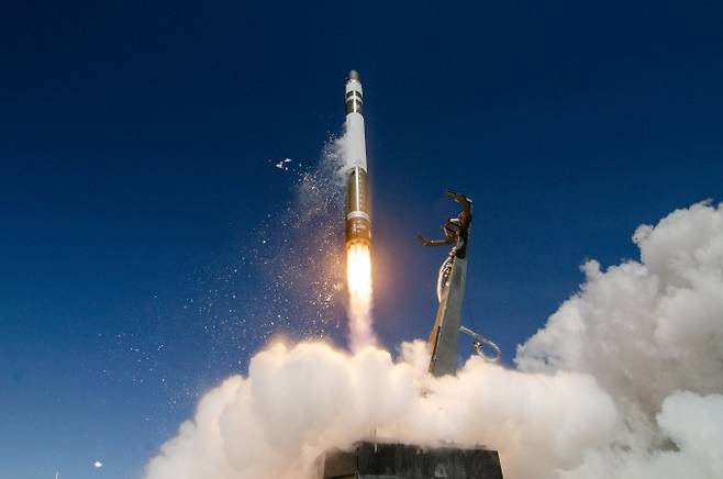 미국 우주개발기업 '로켓랩'의 발사체 '일렉트론'이 발사되는 모습이다. 로켓랩은 올해 2분기 기업인수목적회사(SPAC)를 통해 상장하겠다는 계획을 밝혔다. 로켓랩 제공