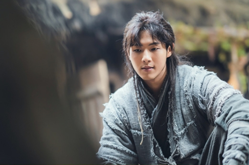A scene from KBS’s ongoing drama “River Where the Moon Rises,” a periodic romance based on the novel “Princess Pyeonggang” (2010) by Choi Sa-gyu. It is a fictional reinterpretation of the folktale of Princess Pyeonggang and the Fool Ondal of Goguryeo (37 B.C. to A.D. 668). [KBS]