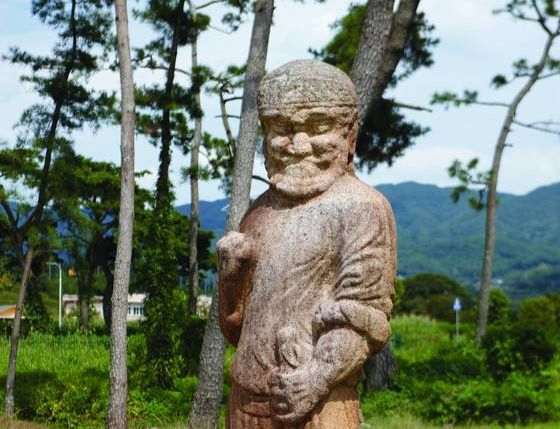 A stone statue of a foreigner made during the Silla Dynasty (57 B.C. to A.D. 935) is used as evidence that the Korean Peninsula was a part of the ″Silk Road″ and made transactions with the Western world. [PROVINCE OF GYEONGSANGBUK-DO]