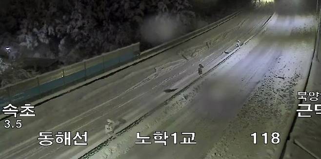 한때 고립됐던 동해고속도로 노학1교 현재 모습. [한국도로공사 CCTV 캡처 화면. 재판매 및 DB 금지]