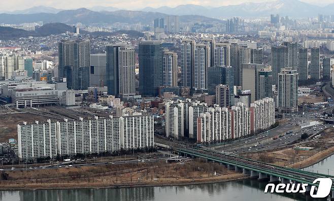 서울시내 아파트 밀집지역 모습. 2021.3.2/뉴스1 © News1 박세연 기자