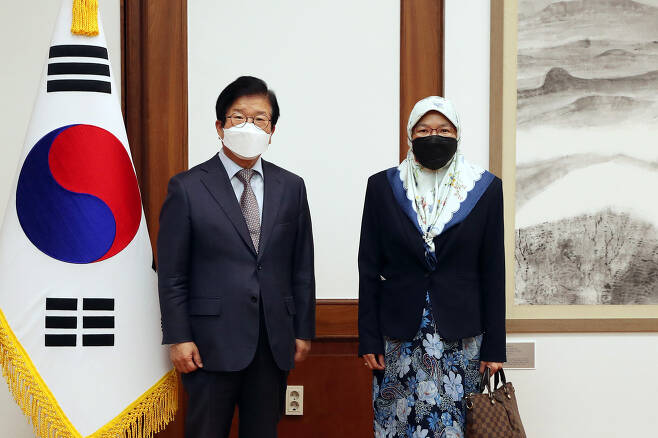 박병석 국회의장과 펭에란 하자 누리야 주한 브루나이 대사. 21.03.03 © 뉴스1