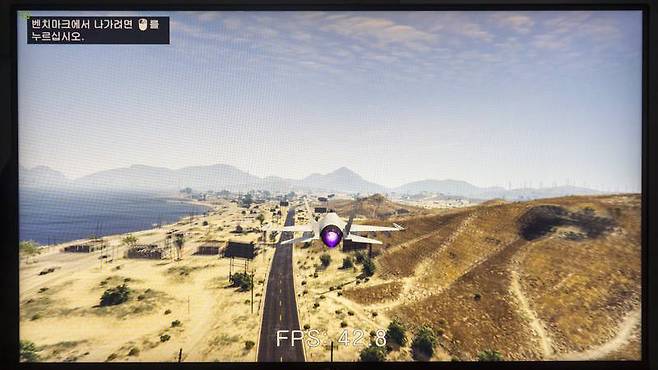 GTA V 내장 벤치마크를 활용한 프레임 측정, QHD 기준 평균 45.7로 확인된다. 출처=IT동아