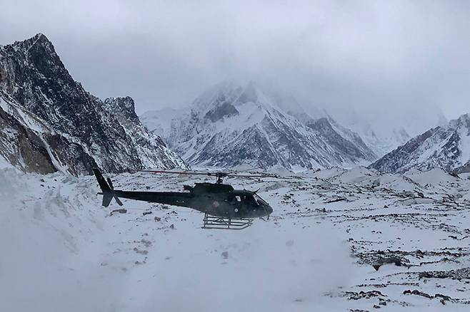 K2 실종자 수색에 나선 파키스탄 군용 헬기.