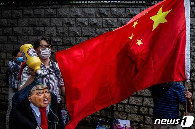 트럼프 정부에 반발하는 중국인 © AFP=뉴스1 © News1 원태성 기자