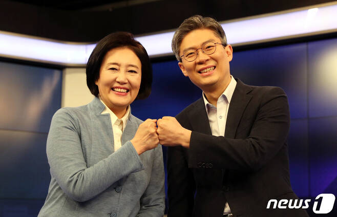 박영선 더불어민주당 후보와 조정훈 시대전환 후보.2021.3.4/뉴스1 © News1 국회사진취재단
