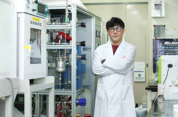 생산기술연구원 김용진 박사가 C1가스 및 바이오매스 기반 촉매 전환 원천기술을 개발했다. 생산기술연구원 제공