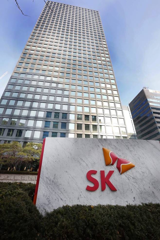 Seorin Building in central Seoul serves as the headquarters of conglomerate SK Group. (SK Innovation)
