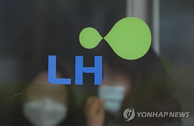 직원 토지 투기 의혹으로 신뢰의 위기에 몰린 LH