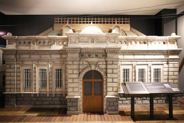 인천모형관에서는 인천의 도시 발전 과정을 축소 모형으로 보여 준다. ⓒ박준규