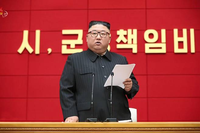북한 조선중앙TV는 김정은 국무위원장이 3일 조선노동당 중앙위원회 본부회의실에서 열린 제1차 시·군당책임비서강습회에서 개강사를 했다고 4일 보도했다. 뉴시스