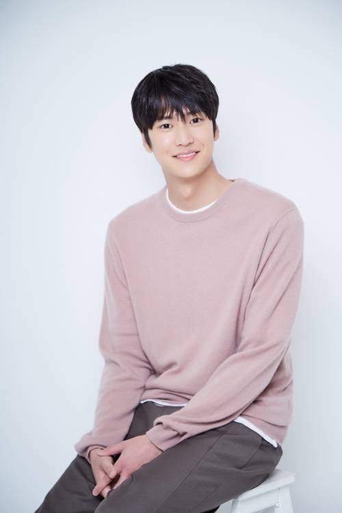 배우 나인우가 ‘달이 뜨는 강’ 출연을 검토 중이다. 사진=큐브엔터테인먼트