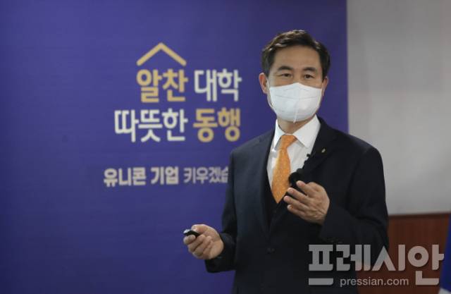 ▲5일, 취임 2주년 기자간담회를 갖고 있는 전북대학교김동원총장 ⓒ프레시안