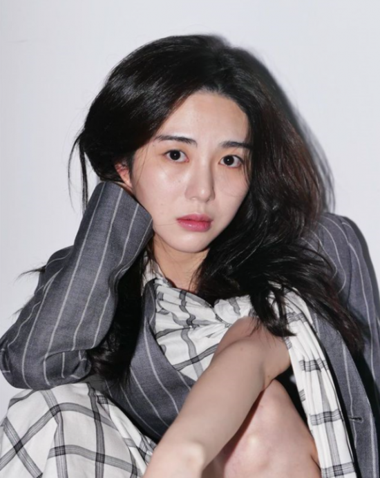 권민아가 "가해자들은 사과를 안 한다"라며 저격 글을 올렸다.  사진 = 권민아 인스타그램