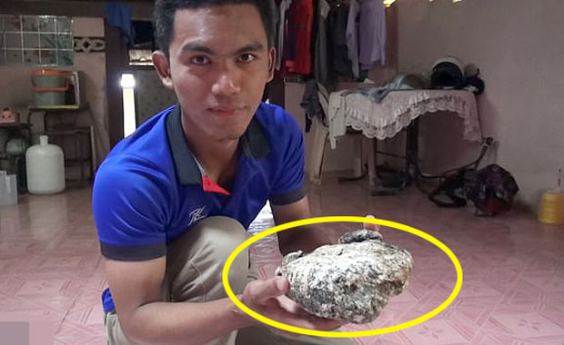 태국에서 또 한 번 ‘바다의 로또’가 터졌다. 현지 매체 방콕잭은 6일 보도에서 태국 사뚠주의 한 어부가 용연향 두 덩어리를 줍는 횡재를 만났다고 전했다.