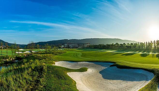 SpringDail Golf & Resort 코스: 18홀 / 파72 / 7,220 yards