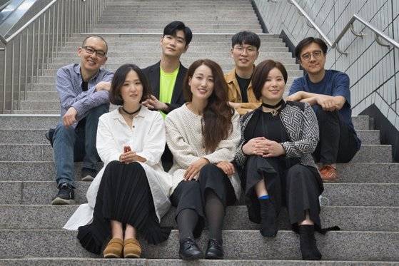 지난해 6월 정규 3집 ‘홈’을 발매한 정원영밴드. 뒷줄 왼쪽부터 시계방향으로 정원영, 임헌일, 한가람, 박은찬, 최금비, 홍성지, 박혜리. [사진 정원영밴드]