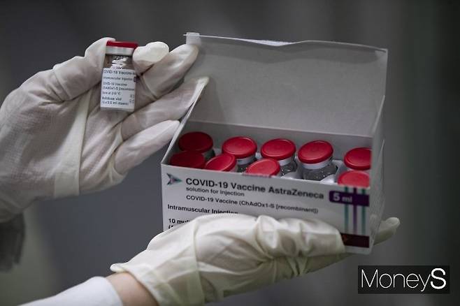 지난달 26일부터 지난 6일까지 코로나 19 백신을 맞은 후 이상반응 신고 건수는 3900여 건에 이른 것으로 나타났다.