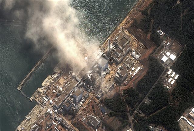 2011년 3월 14일 위성 촬영한 일본 후쿠시마 원자력발전소. 제1원전 3호기에서 노심용융(멜트다운)과 수소 폭발이 발생한 모습이 보인다.로이터 연합뉴스