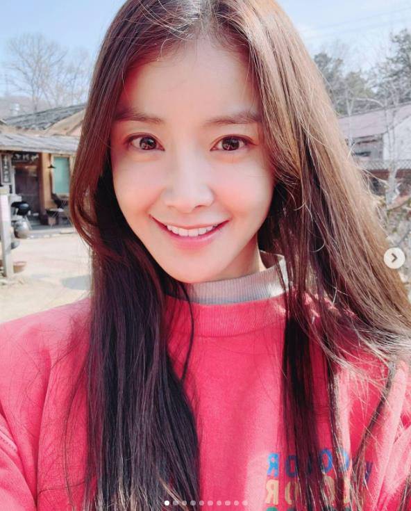 Lee Si-young posted several photos on the 9th day Instagram with the article This week.The photo shows Lee Si-young, who is diverse from the filming site where blood and wound make up to the whole body to enjoying everyday life.Meanwhile, Lee Si-young married Cho Seung-hyun, a restaurant businessman, in 2017, and has a son.