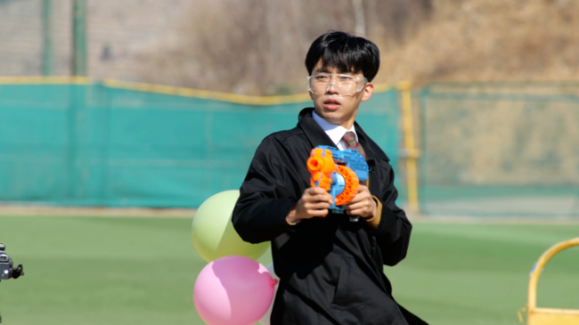 Mulberry monkey school Lim Young-woong, Young Tak, Lee Chan-won, Jang Min-Ho, Kim Hie-jae, Huang Yun women will present Hero mulberry color special feature with actor Park Sung-woong.In the 42nd episode of TV CHOSUN Mulberry Monkey School: Life School broadcast on March 10, Mr. Trotmen receive a limited-class action acting class for Park Sung-woong, who is perfect for both action and acting.Park Sung-woong, a man whom men love, reveals his extraordinary fanfare for Mr. Trotmen, and emits hidden mong-pil by transferring the action acting that has been polished.Mr. Trotman cheered with a previous-class reaction to the unimaginable appearance of Park Sung-woong.Park Sung-woong proved that he is a steam fan of Mr Trot in the aspect of Sung Woong Wiki, which is as good as Chanto Wiki, which tells the information about Mr Trot along with the surprise confession that all family members are Mr Trot fans.Mr. Trotmen held a 6-color 6-color S/S fashion show with a trench coat and exploding coolness ahead of the Action Noir challenge.In particular, Mr. Trotman has launched a survival total game that burns the battle to play the role of Jang Guk-young and Joo Yoon-bal of Hero, the legend of action and the romance of men.In the midst of the centurys Jinsunmi confrontation, Jean Lim Young-woong - Sun Young Tak - Lee Chan-wons game was overturned.In addition, Lim Young-woong predicted the Korean version of Rambo Woong, which is a Korean version of the action with a gun, and a member who was in a ridiculous accident was burned in competition.In addition, Mr. Trotman showed off the emotions of a dark man, such as walking to the sky and living a good life with mulgi charging time.Mr. Trotman, who captivated Park Sung-woong with overwhelming immersion, was born and impressed everyone.In a heated atmosphere, emotional craftsman Lim Young-woong showed Yain, and Park Sung-woong, who selected the mens karaoke song Seosi in the heated torch of Mr. Trotmen, completed the stage where the sweet Lim Young-woongs featuring was added, and the scene was warmed up.It was an action acting class where Mr. Trotman and human noir Park Sung-woong met and the coolness and fun of seven men exploded, he said.I hope youll see a special feature of Hero mulberry color that will bring you another attraction of Trotmen.