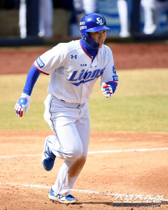 롯데 자이언츠와 삼성 라이온즈의 연습경기가 3일 대구 삼성라이온즈파크에서 열렸다. 삼성 김지찬이 타격을 하고 있다. 대구=허상욱 기자 wook@sportschosun.com/2021.03.03/