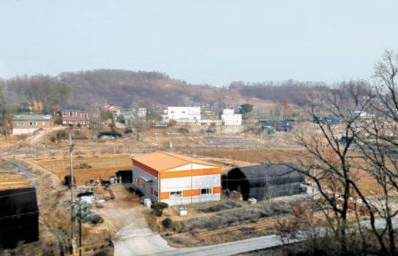 변창흠 국토교통부 장관은 “오는 4월 당초 계획대로 공공택지를 추가로 발표할 것”이라고 밝혔다. 하지만 김포 고촌 등 신규 택지 후보지에서도 3기 신도시와 마찬가지로 토지 거래량이 급증하는 등 투기 수요가 나타나고 있다. 사진은 경기도 김포시 고촌읍 풍곡리 일대. 김경록 기자